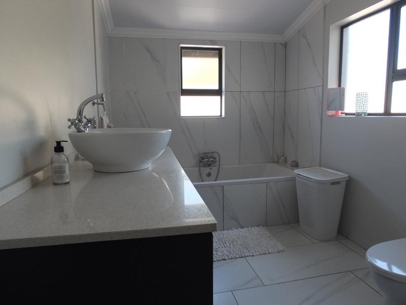 To Let 4 Bedroom Property for Rent in Dormehls Drift Western Cape